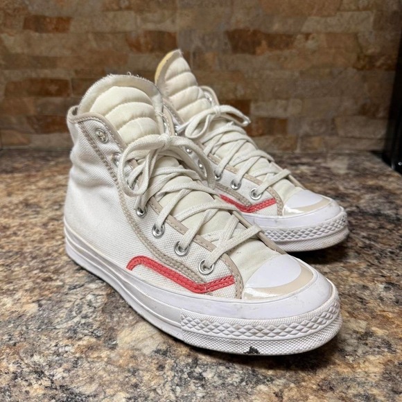 Converse Shoes - White and red Converse Chuck Taylor All Star Hi trainers with thick tongue